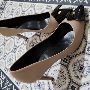 Michael kors, tan size 10m pumps